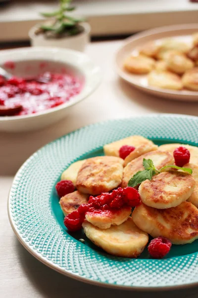 Traditional Russian Dessert Syrniki Fresh Raspberries Blue Plate — Stock Photo, Image