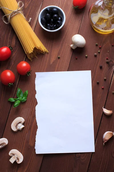 Draufsicht Auf Traditionelle Zutaten Für Italienische Pasta Auf Holztisch Mit — Stockfoto