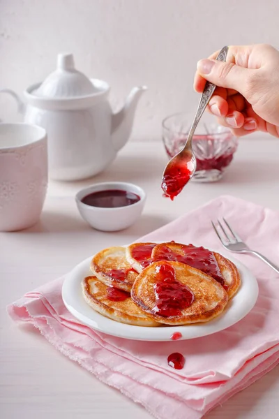 Traditional Russian Oladyi Pancakes Raspberry Jam Sweet Breakfast Dessert Concept — Stock Photo, Image
