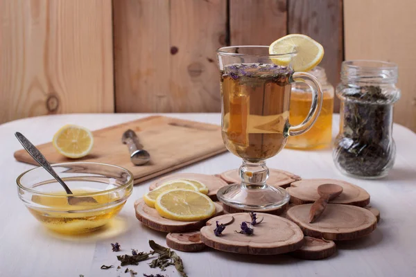 Traditionella Ryska Drink Med Honung Citron Och Torkade Örter Glas — Stockfoto