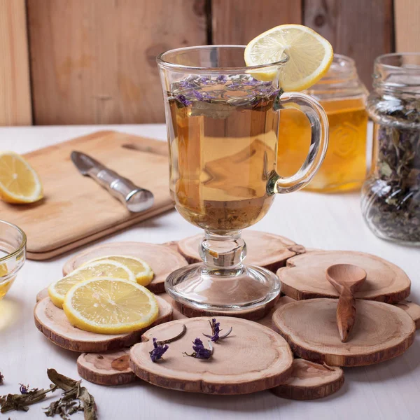 Traditionella Ryska Drink Med Honung Citron Och Torkade Örter Glas — Stockfoto