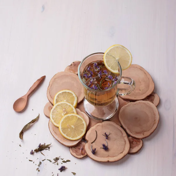 Ovanifrån Traditionella Ryska Dryck Med Honung Citron Och Torkade Örter — Stockfoto