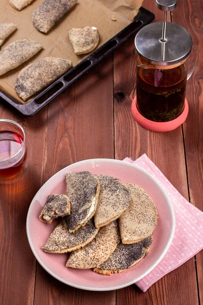 러시아의 전통적 단맛나는 단풍나무 과자와 석재와 건포도 소치니 파프리카 씨앗이 — 스톡 사진