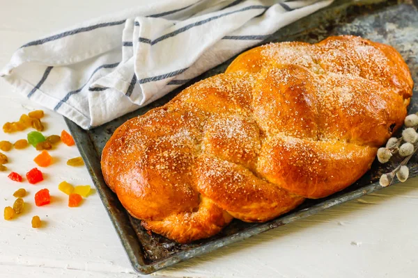 Сладкий Хлеб Изюмом Орехами Дрожжевого Теста Дрожжевое Печенье — стоковое фото