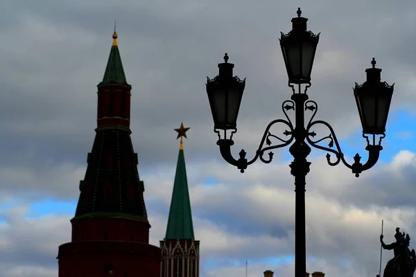 Kremlin Moskova manzaralı bir fener