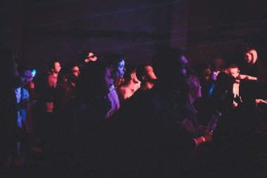 Dome festivalinde parti techno minimal müzik rave 