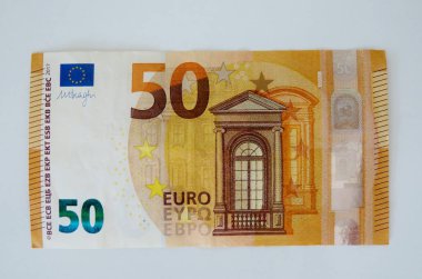 beyaz arka plan yakın çekim elli euro banknotlar