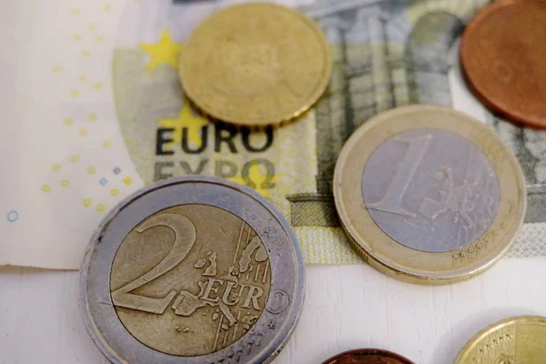 Vijf Euro Een Cent Een Witte Achtergrond Close — Stockfoto