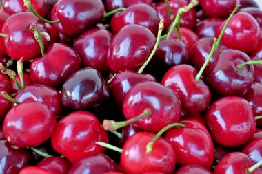 kırmızı ve siyah tatlı kiraz yakın