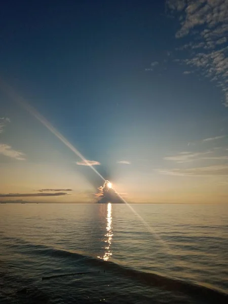 Солнце Садится Облако — стоковое фото
