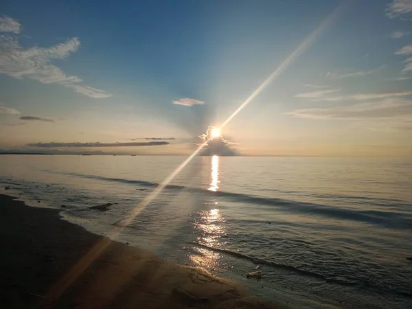 Zon Ondergaat Achter Cloud — Stockfoto