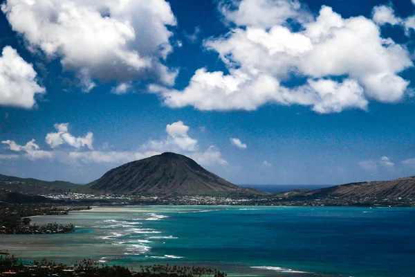 Hermoso paisaje de una costa hawaiana — Foto de Stock