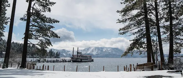 Bateau à vapeur sur le lac Tahoe — Photo