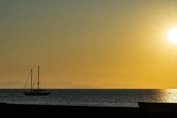 Aufbruch in den Sonnenuntergang — Stockfoto