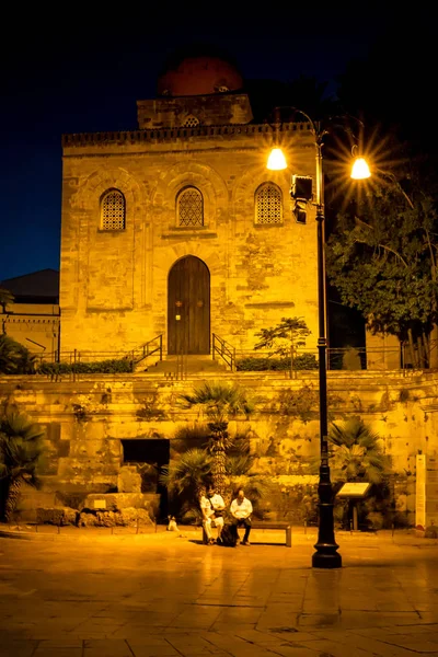 A view of Palermo Italy at night — Stock Photo, Image