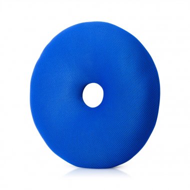 Beyaz arka plan üzerinde izole çörekler şeklinde Mavi Yastık. Yuvarlak şeklinde zemin yastıklar. ( Kırpma yolu )