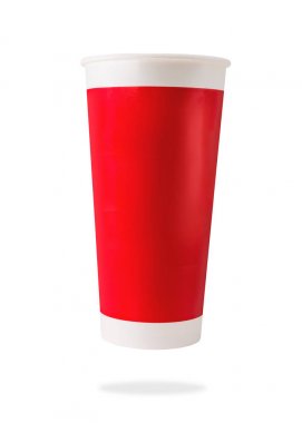 Kırpma yolu ile izole arka plan üzerinde bir partide içmek için kırmızı kağıt fincan.