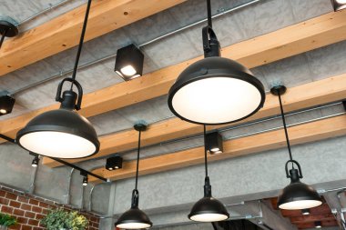 Odada modern asma lamba tarzı.