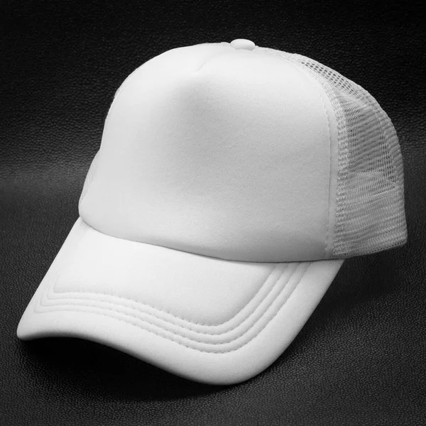 Gorra Blanca Sobre Fondo Oscuro Sombrero Moda Para Diseño — Foto de Stock