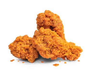 Kızarmış tavuk bacakları beyaz arka plan üzerinde izole. Çıtır fast food derin kızarmış. ( Kırpma yolu )