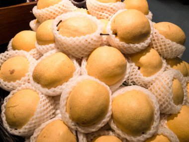 Süpermarkette ham meyve Çin armut.