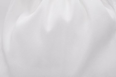 Beyaz buruşuk kumaş dokusu arka planı. Boş tuval, tekstil malzemesi ve soyut dalga.