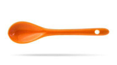 Seramik kaşık beyaz arka plan üzerinde izole. Çorba yemek için yemek kaşığı. Kırpma yolları nesnesi.