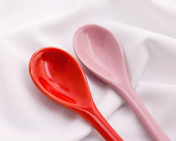 Lover Ceramic Spoons White Fabric Background Valentines Concept — Stock Photo, Image