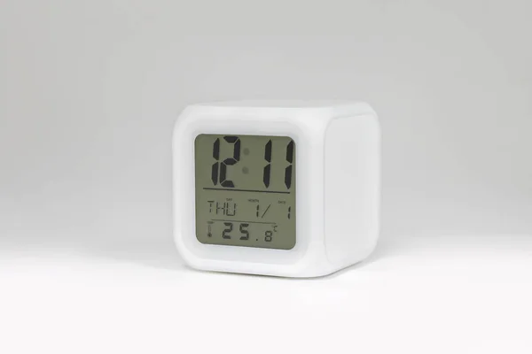 Relógio Alarme Moderno Cenários Brancos Copyspace Luz Led Display Digital — Fotografia de Stock
