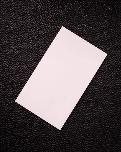 Cartão Branco Sobre Fundo Textura Escura Cartão Contato Branco Para — Fotografia de Stock