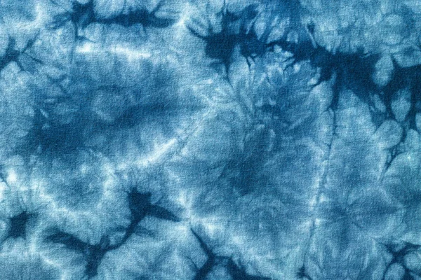 Soyut Mavi arka plan ile kravat boya deseni. Pamuk kumaş doku detay.