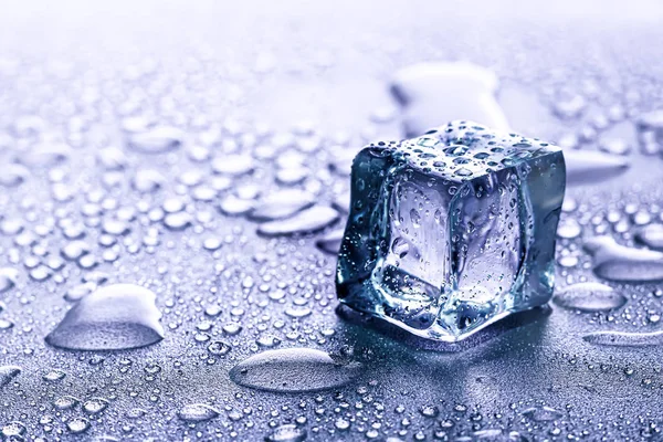 Παγάκια Και Νερό Λιώνουν Δροσερό Φόντο Μπλοκ Πάγου Κρύα Ροφήματα — Φωτογραφία Αρχείου