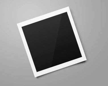 Resimlerinizi koymak için gri bir arka plan üzerinde boş polaroid fotoğraf çerçeveleri mockups şablonu. Film kameralarının resim lerini yazdırmak veya fotoğraf çekmek için kağıt levha.
