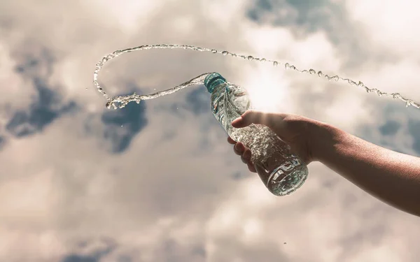 Hand Holding Clear Plastic Bottle Pure Drinking Water Refreshing Splash — Stock Photo, Image