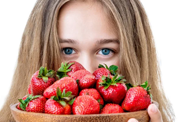 Wooden Plate Strawberries Girl Hand Light Background Organic Food Concept — Stock Photo, Image