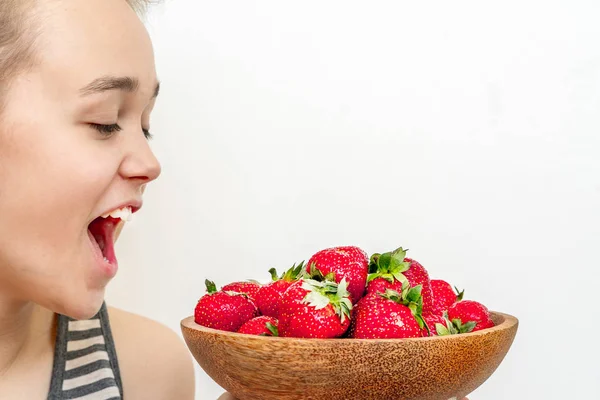 Young Woman Holding Bowl Strawberries — Stock Photo, Image