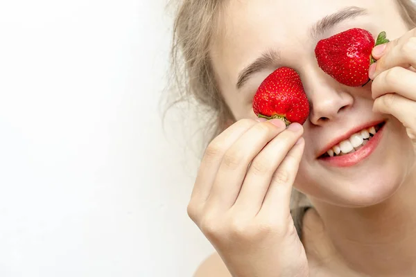 Strawberry Eyes Beautiful Young Woman Holding Strawberries Eyes Binoculars Healthy — Stock Photo, Image