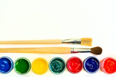 Sanat ile yaratıcı arka plan beyaz arka plan üzerinde malzemeleri