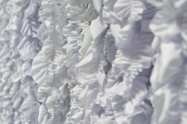 beyaz kumaş perdelik, duvar dekorasyon