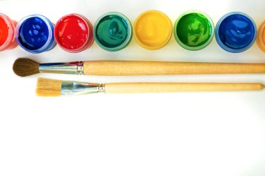 Sanat ile yaratıcı arka plan beyaz arka plan üzerinde malzemeleri