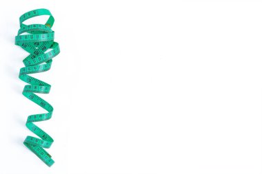 yeşil beyaz zemin üzerine izole bant ölçme.