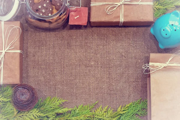 圣诞手工礼品盒装饰工艺纸,树枝 — 图库照片