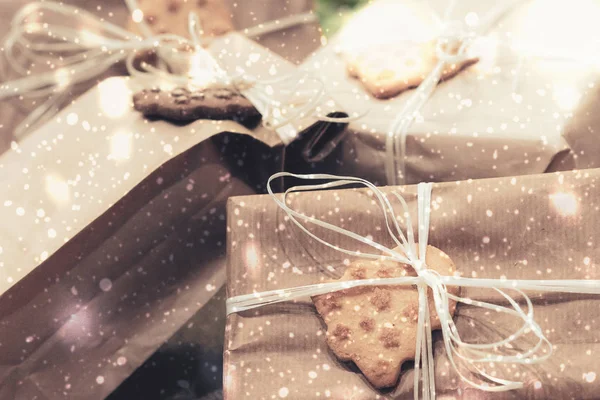 Weihnachten Handgemachte Geschenkboxen Mit Bastelpapier Köchinnen Und Schneeflocken Nahaufnahme Von — Stockfoto