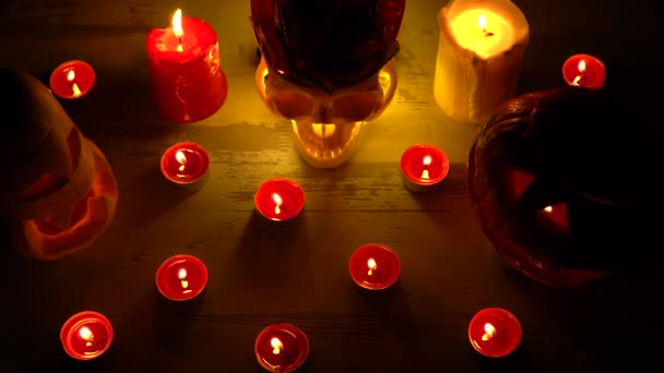Halloween conceito noite abóbora lanternas com velas — Vídeo de Stock