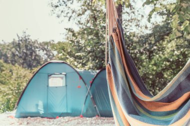 Yaz seyahati teması. Doğada dinlenme yeri.