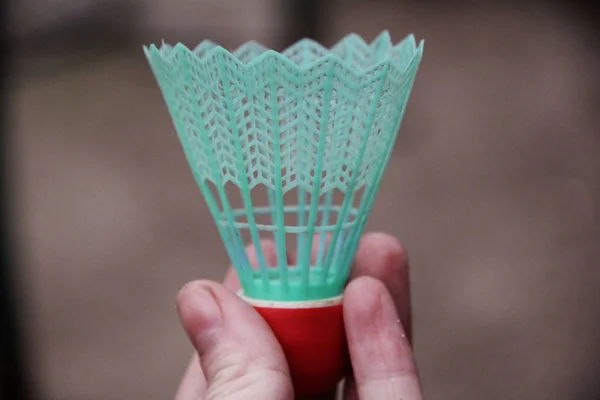 elinde badminton shuttlecock