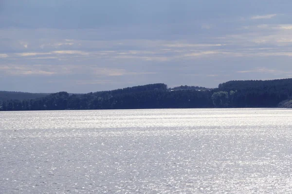 美しい夏の風景 水と空 — ストック写真