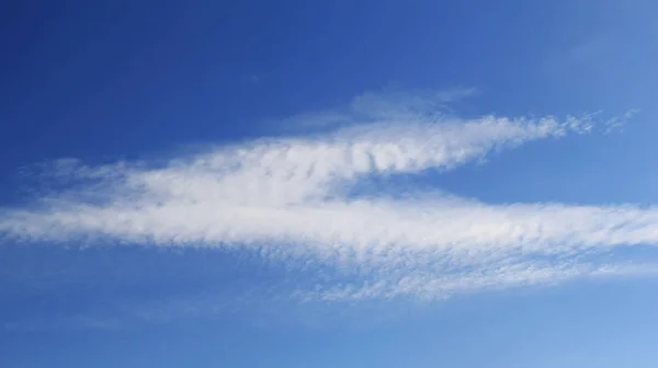 Magic Feathery Clouds Clear Blue Sky — Stock Photo, Image