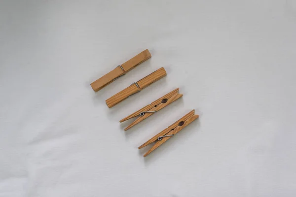 Pinzas de madera aisladas — Foto de Stock