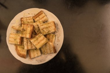 Ekmek tost parçaları